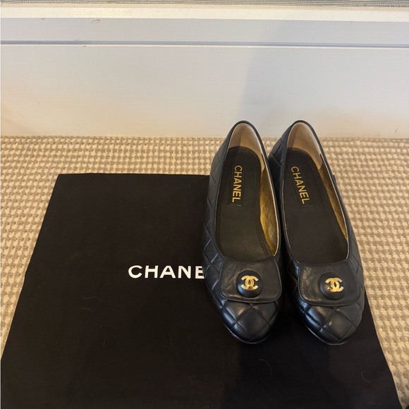 Chanel Black Quilted Women's Ballet Flats - Picture 3 of 6